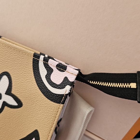 Louis Vuitton Wild At Heart Arizona Tan Monogram Canvas Toiletry Pouch 26 XL Bag - Picture 12 of 17